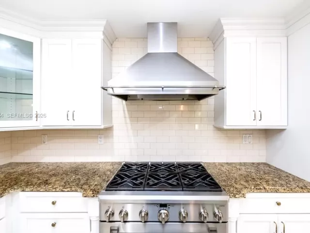 4-bedroom home for sale in Miami - 4160 Bay Point Rd - MondialRealty