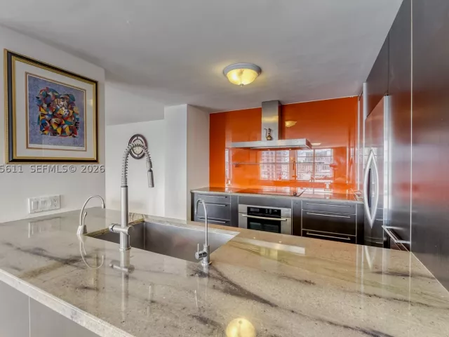 2-bedroom condo for sale in Hollywood - 3800 S Ocean Drive 1606 - MondialRealty