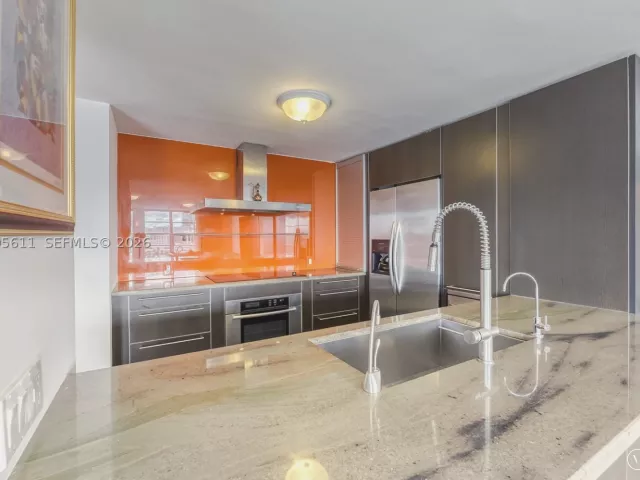 2-bedroom condo for sale in Hollywood - 3800 S Ocean Drive 1606 - MondialRealty