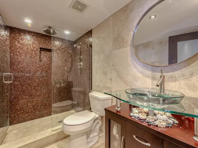 2-bedroom condo for sale in Hollywood - 3800 S Ocean Drive 1606 - MondialRealty
