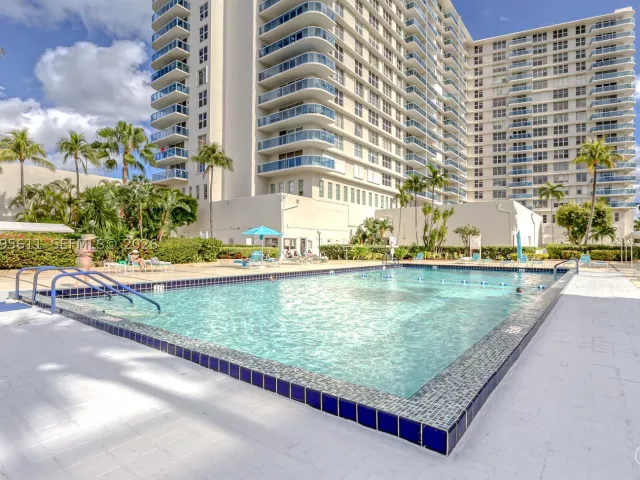 2-bedroom condo for sale in Hollywood - 3800 S Ocean Drive 1606 - MondialRealty