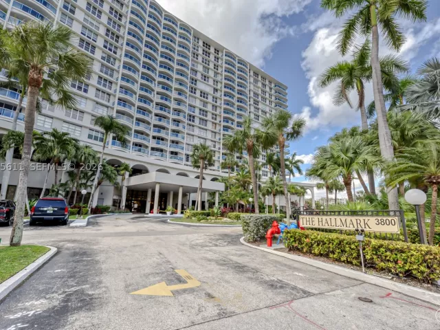 2-bedroom condo for sale in Hollywood - 3800 S Ocean Drive 1606 - MondialRealty