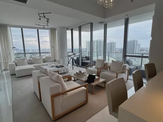 2-bedroom condo for sale in Miami - 1100 Biscayne Blvd 2605 - MondialRealty
