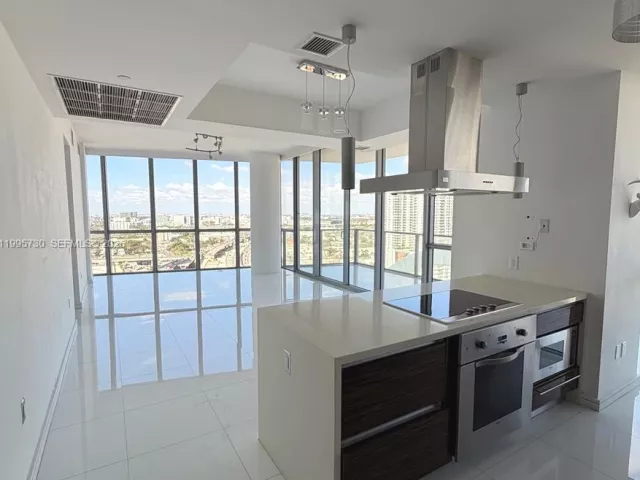 2-bedroom condo for rent in Miami - 1100 Biscayne Blvd 2605 - MondialRealty