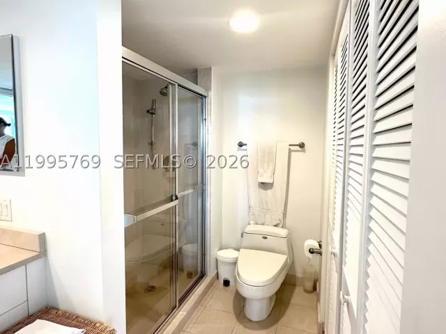 2-bedroom condo for rent in Sunny Isles Beach - 16500 Collins Ave 1453 - MondialRealty