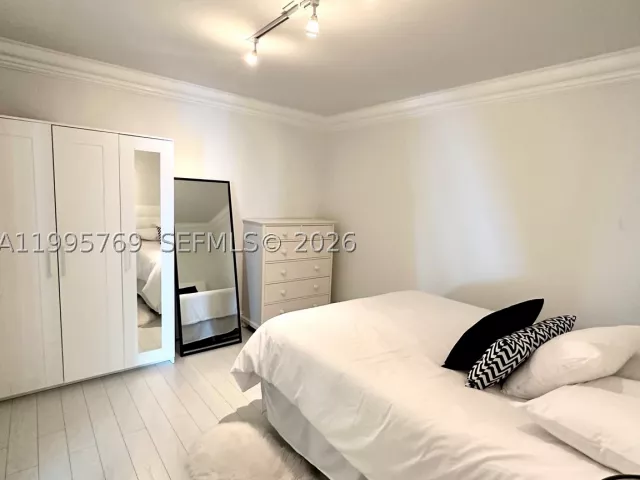 2-bedroom condo for rent in Sunny Isles Beach - 16500 Collins Ave 1453 - MondialRealty