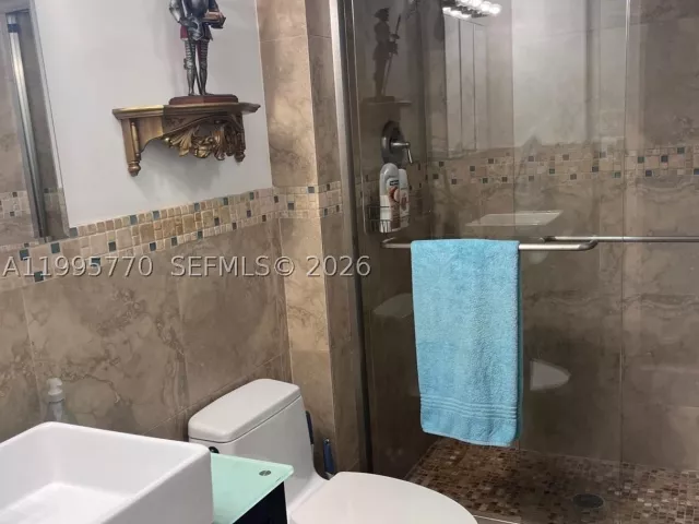 2-bedroom condo for sale in Sunny Isles Beach - 100 Bayview Dr 725 - MondialRealty