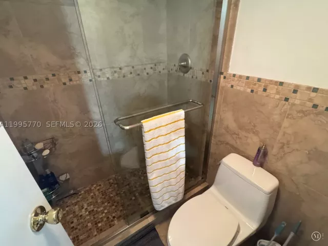 2-bedroom condo for sale in Sunny Isles Beach - 100 Bayview Dr 725 - MondialRealty