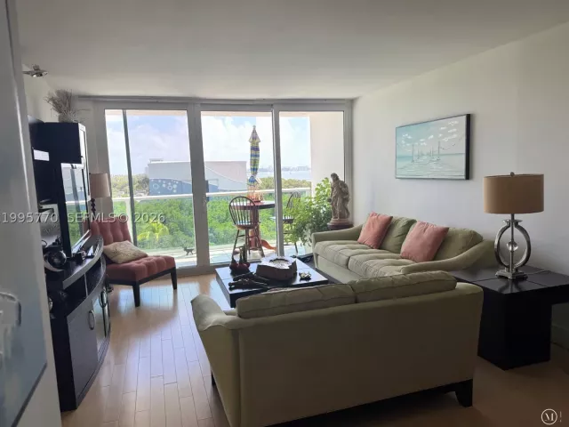 2-bedroom condo for sale in Sunny Isles Beach - 100 Bayview Dr 725 - MondialRealty