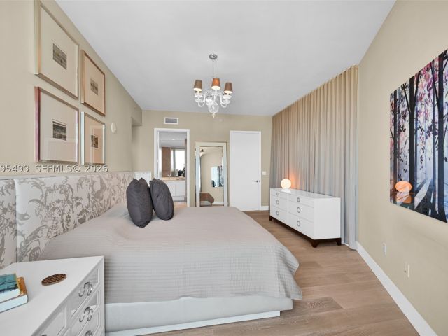 2-bedroom condo for rent in Sunny Isles Beach - 15901 Collins Ave 2405 - MondialRealty
