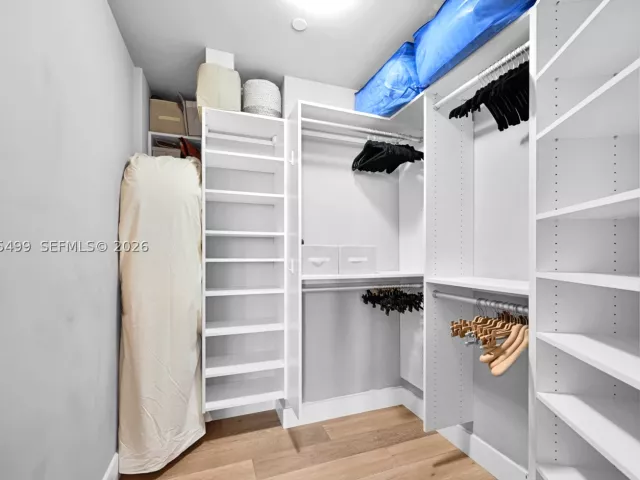 2-bedroom condo for rent in Sunny Isles Beach - 15901 Collins Ave 2405 - MondialRealty