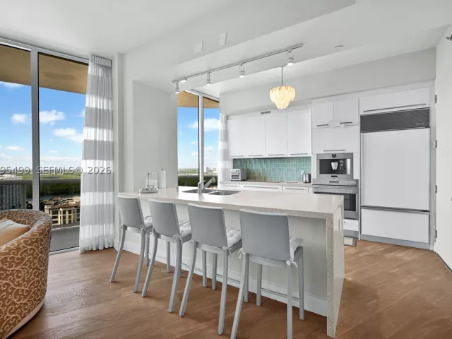 2-bedroom condo for rent in Sunny Isles Beach - 15901 Collins Ave 2405 - MondialRealty