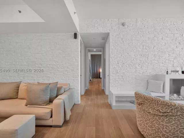 2-bedroom condo for rent in Sunny Isles Beach - 15901 Collins Ave 2405 - MondialRealty