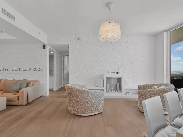2-bedroom condo for rent in Sunny Isles Beach - 15901 Collins Ave 2405 - MondialRealty