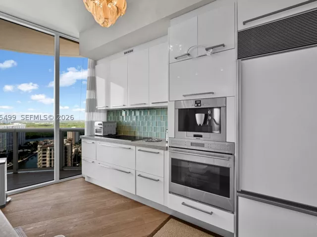 2-bedroom condo for rent in Sunny Isles Beach - 15901 Collins Ave 2405 - MondialRealty