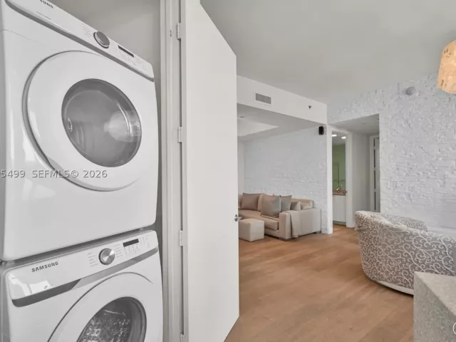 2-bedroom condo for rent in Sunny Isles Beach - 15901 Collins Ave 2405 - MondialRealty