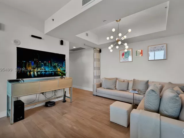2-bedroom condo for rent in Sunny Isles Beach - 15901 Collins Ave 2405 - MondialRealty