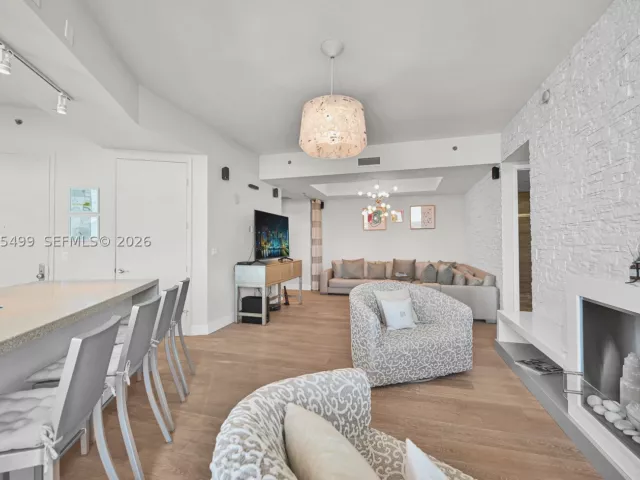 2-bedroom condo for rent in Sunny Isles Beach - 15901 Collins Ave 2405 - MondialRealty