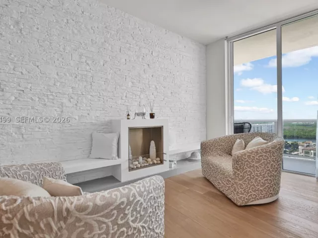 2-bedroom condo for rent in Sunny Isles Beach - 15901 Collins Ave 2405 - MondialRealty