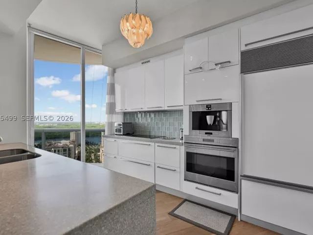 2-bedroom condo for rent in Sunny Isles Beach - 15901 Collins Ave 2405 - MondialRealty