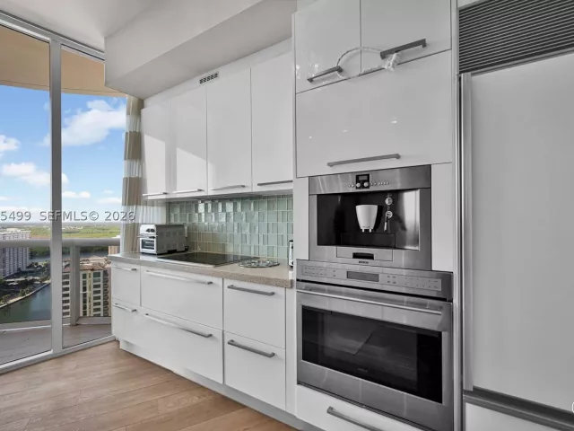 2-bedroom condo for rent in Sunny Isles Beach - 15901 Collins Ave 2405 - MondialRealty