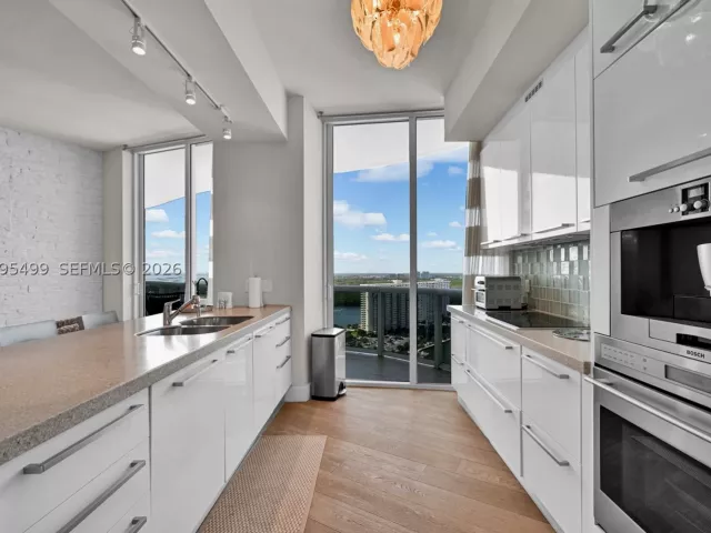2-bedroom condo for rent in Sunny Isles Beach - 15901 Collins Ave 2405 - MondialRealty