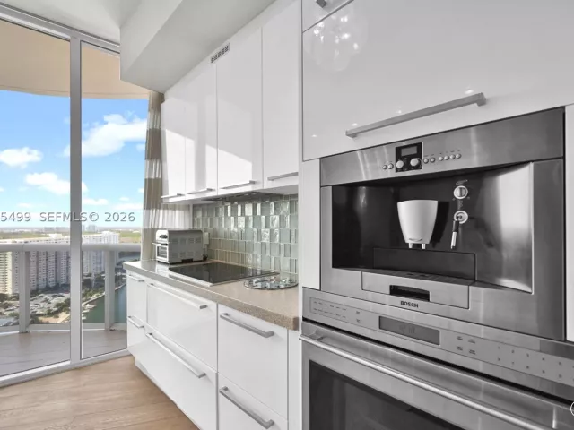 2-bedroom condo for rent in Sunny Isles Beach - 15901 Collins Ave 2405 - MondialRealty