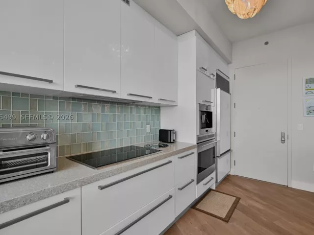 2-bedroom condo for rent in Sunny Isles Beach - 15901 Collins Ave 2405 - MondialRealty