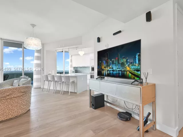 2-bedroom condo for rent in Sunny Isles Beach - 15901 Collins Ave 2405 - MondialRealty
