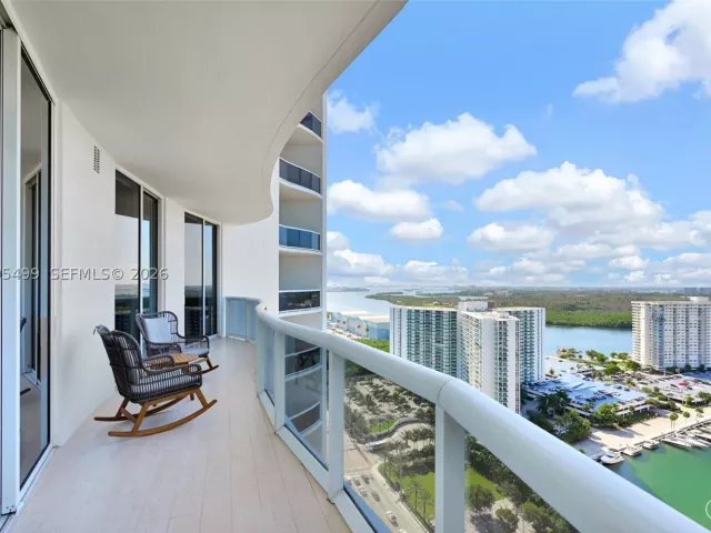 2-bedroom condo for rent in Sunny Isles Beach - 15901 Collins Ave 2405 - MondialRealty