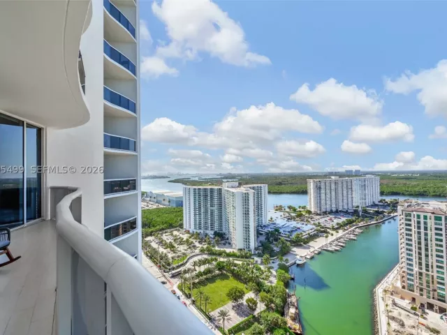 2-bedroom condo for rent in Sunny Isles Beach - 15901 Collins Ave 2405 - MondialRealty