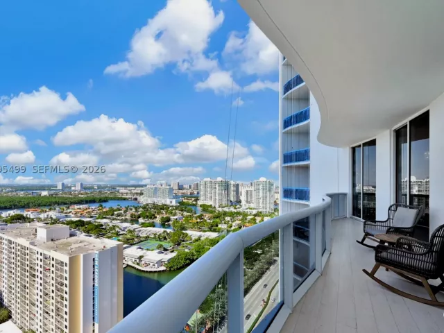 2-bedroom condo for rent in Sunny Isles Beach - 15901 Collins Ave 2405 - MondialRealty