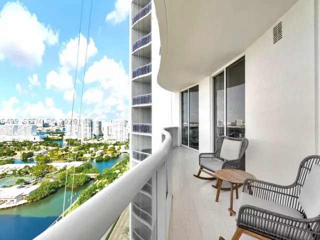 2-bedroom condo for rent in Sunny Isles Beach - 15901 Collins Ave 2405 - MondialRealty