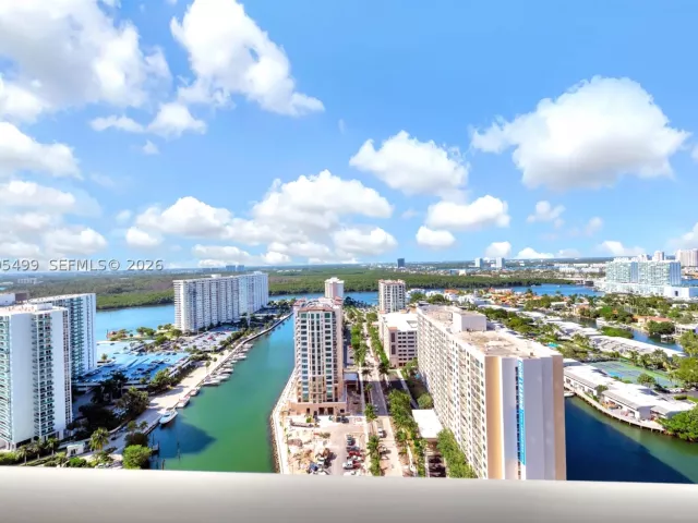 2-bedroom condo for rent in Sunny Isles Beach - 15901 Collins Ave 2405 - MondialRealty
