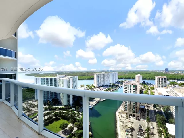 2-bedroom condo for rent in Sunny Isles Beach - 15901 Collins Ave 2405 - MondialRealty