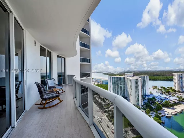 2-bedroom condo for rent in Sunny Isles Beach - 15901 Collins Ave 2405 - MondialRealty