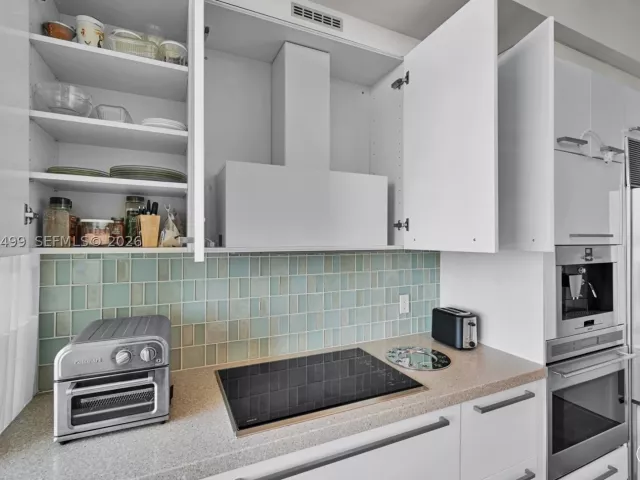2-bedroom condo for rent in Sunny Isles Beach - 15901 Collins Ave 2405 - MondialRealty
