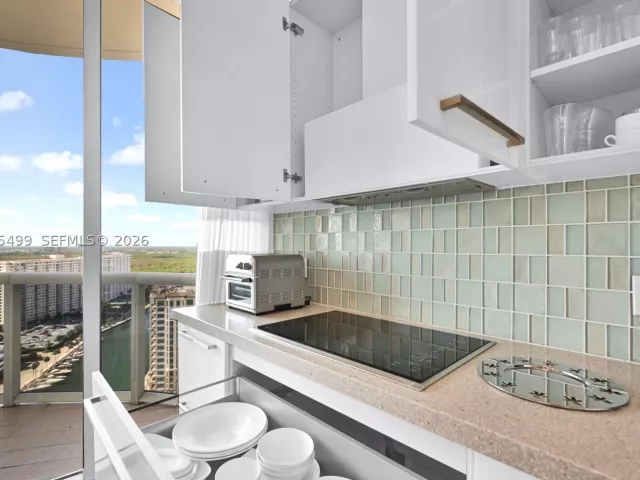 2-bedroom condo for rent in Sunny Isles Beach - 15901 Collins Ave 2405 - MondialRealty
