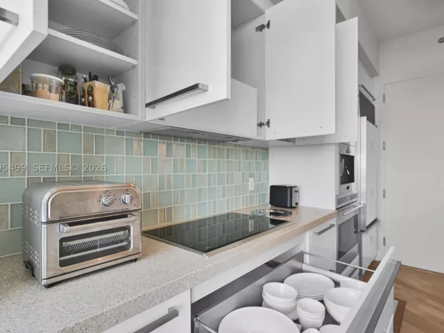 2-bedroom condo for rent in Sunny Isles Beach - 15901 Collins Ave 2405 - MondialRealty
