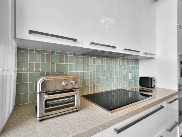 2-bedroom condo for rent in Sunny Isles Beach - 15901 Collins Ave 2405 - MondialRealty