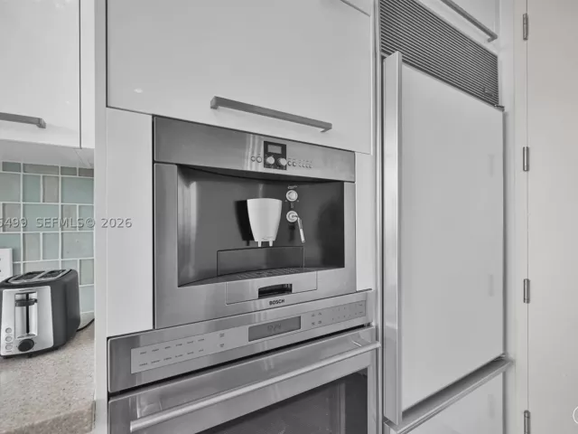 2-bedroom condo for rent in Sunny Isles Beach - 15901 Collins Ave 2405 - MondialRealty