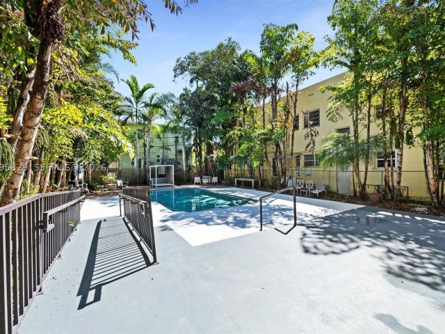 4-bedroom home for rent in Miami Beach - 1545 Meridian Ave - MondialRealty