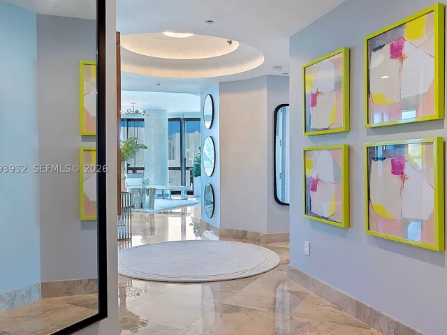 3-bedroom condo for sale in Miami Beach - 100 S Pointe Dr 506 - MondialRealty