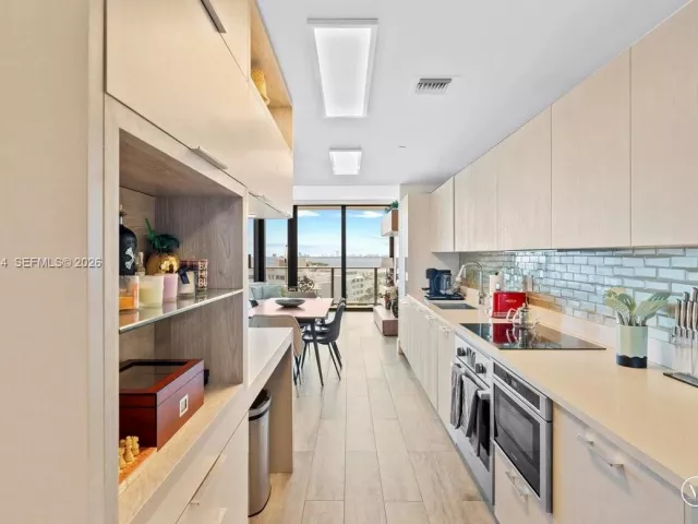 3-bedroom condo for sale in Miami - 501 NE 31st St 1201 - MondialRealty