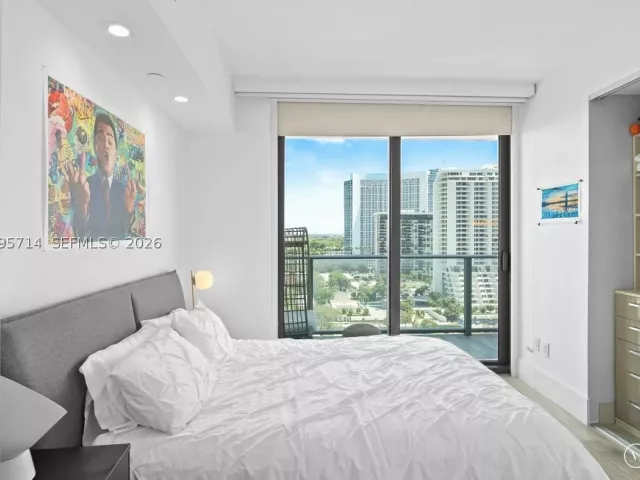 3-bedroom condo for sale in Miami - 501 NE 31st St 1201 - MondialRealty