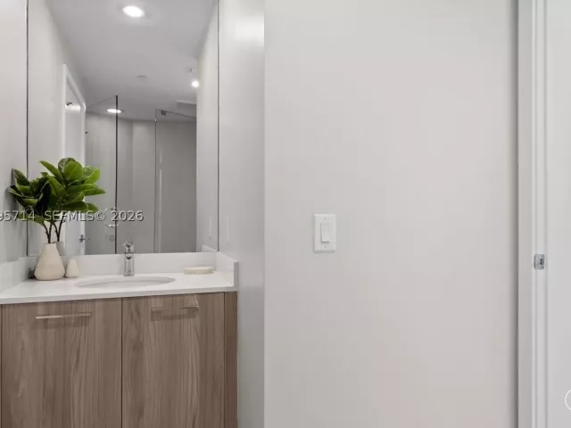 3-bedroom condo for sale in Miami - 501 NE 31st St 1201 - MondialRealty