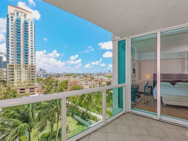 1-bedroom condo for rent in Miami Beach - 1000 S Pointe dr 906 - MondialRealty