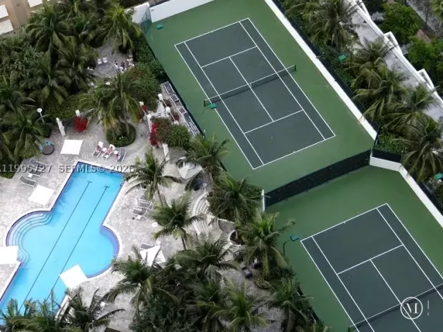 1-bedroom condo for rent in Miami Beach - 1000 S Pointe dr 906 - MondialRealty