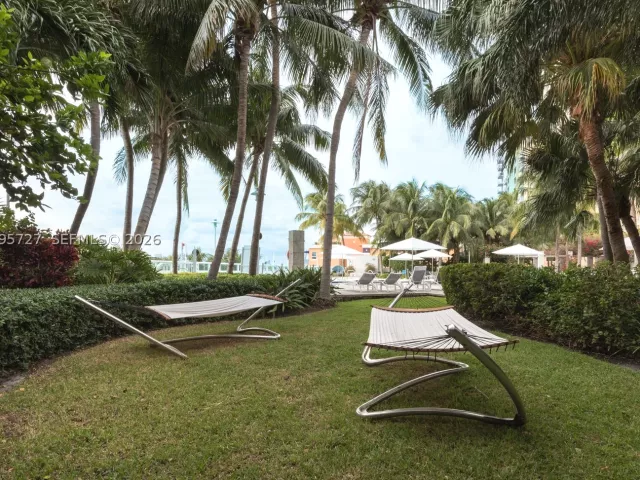 1-bedroom condo for rent in Miami Beach - 1000 S Pointe dr 906 - MondialRealty