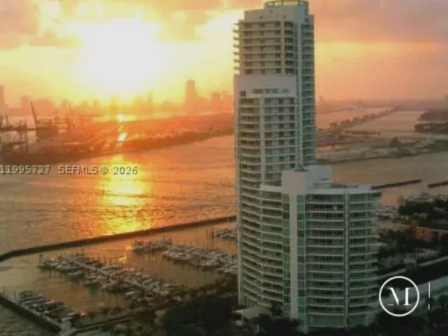 1-bedroom condo for rent in Miami Beach - 1000 S Pointe dr 906 - MondialRealty